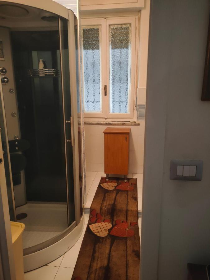 Casa - House Xavier Una Casa Famigliare , Dame Entra Solo Chi A Un Bel Cuore , Non'E Il L'Intero Alloggio Solo Stanze E Bagno Apartment Turin Bagian luar foto