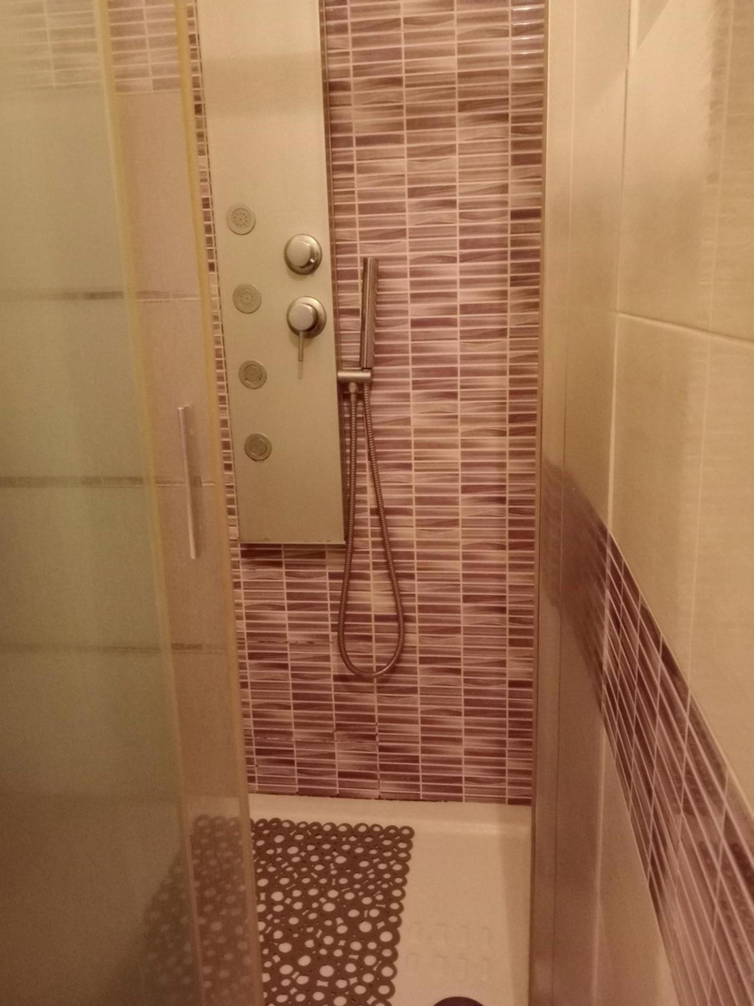 Casa - House Xavier Una Casa Famigliare , Dame Entra Solo Chi A Un Bel Cuore , Non'E Il L'Intero Alloggio Solo Stanze E Bagno Apartment Turin Bagian luar foto